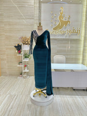 Elegant dress suitable for galas, parties, or special events.